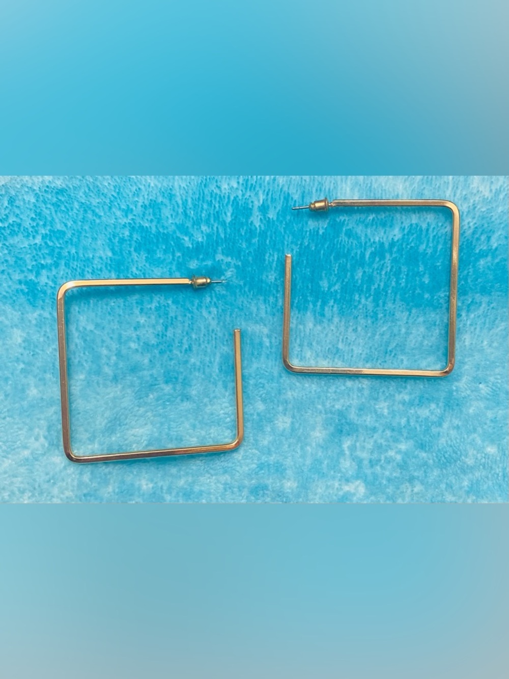 Square gold tone earrings - Picture 2 of 4